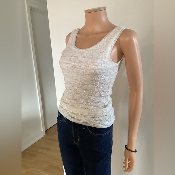magnificent BCBGMaxazria eggshell camisole. It's like new - Picture 2 of 4